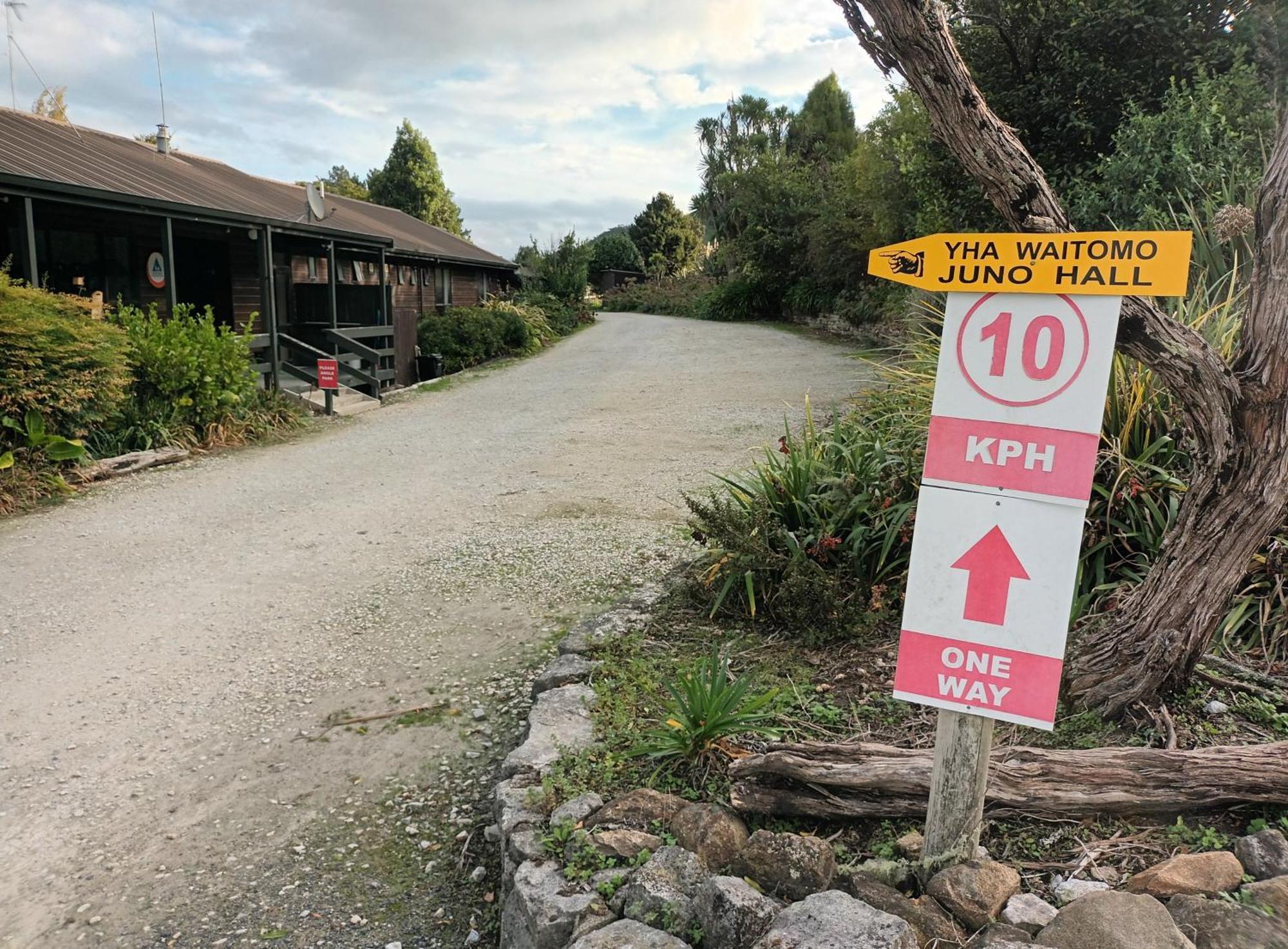 JunoHall Backpackers Waitomo Caves Exteriör bild